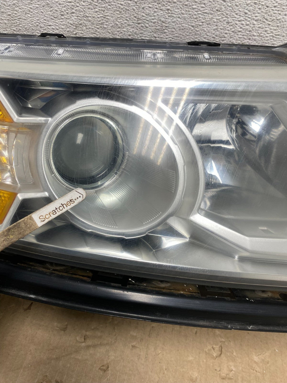 2011 to 2013 Honda Odyssey Front Right Passenger Headlight Halogen AG5878 DW3
