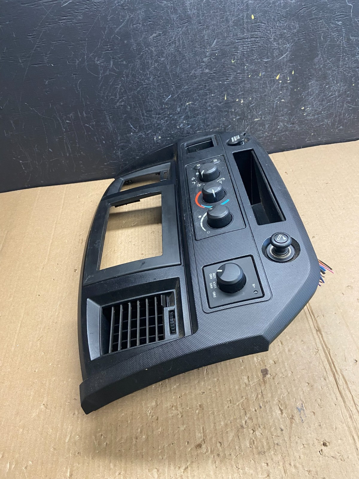 2002 to 2005 Dodge Ram Radio Climate Control Dash Air Vent Bezel Trim AE3863 DG1