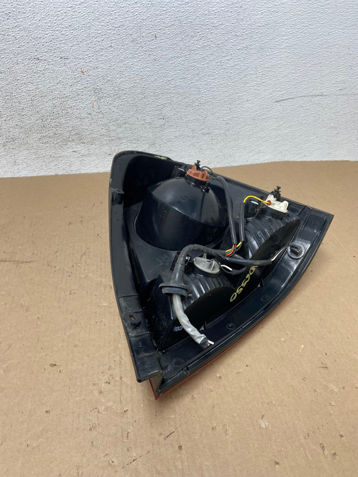 2003 to 2006 Kia Sorento Left Driver Side Tail Light AD6550 LK4