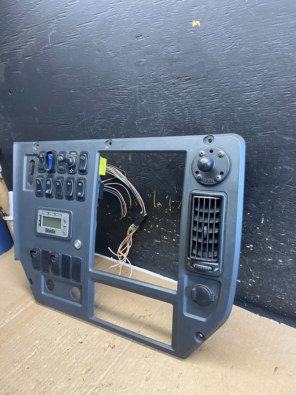 2018 Mack Dash Panel with Rocker Switches 84MT5102M CXU612 AB22752