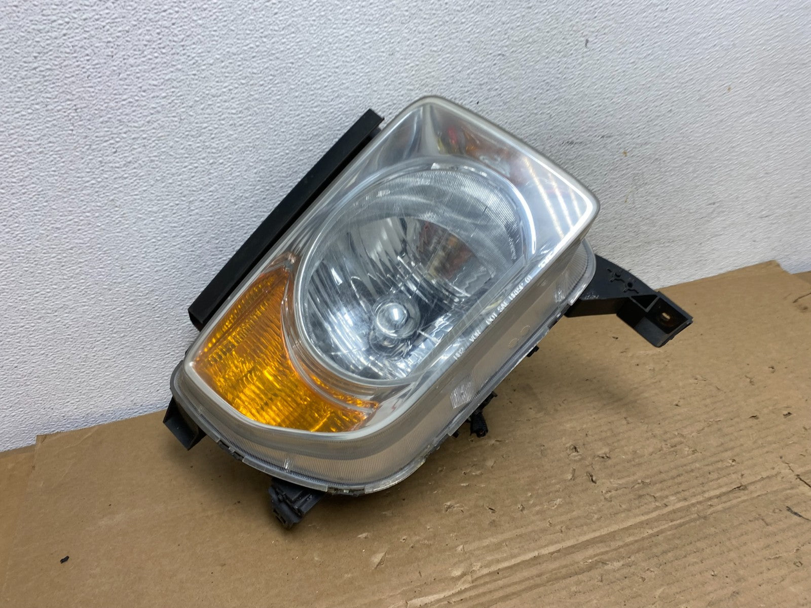 2003 to 2006 Honda Element Right Passenger Rh Side Headlight TYC AD3989 DW2