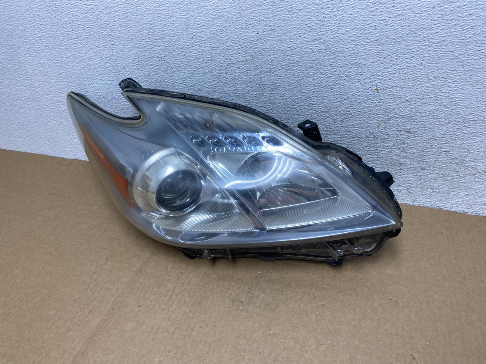 2010 - 2011 Toyota Prius Right Passenger Rh Blue Halogen Headlight AF9500 DW1