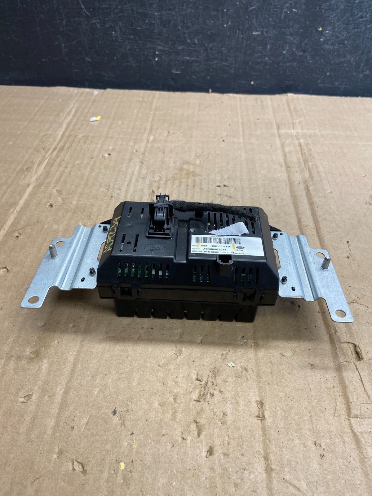 2012 to 2014 Ford Explorer Radio Information Display Screen AD7239 DG4
