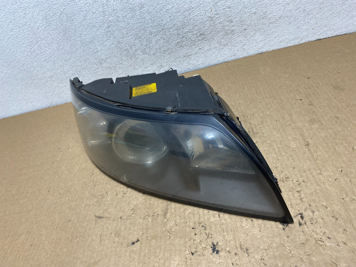 2004 to 2007 Volvo S40 Right Passenger Side Headlight AG2407 DW1