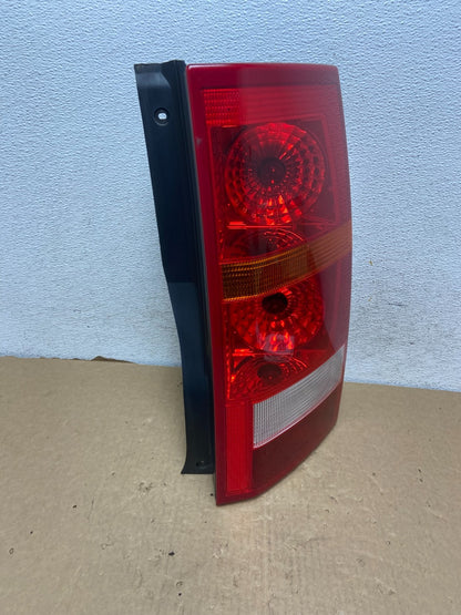 2005 - 2009 Land Rover LR3 Right Passenger Side Tail Light af7357 DG2