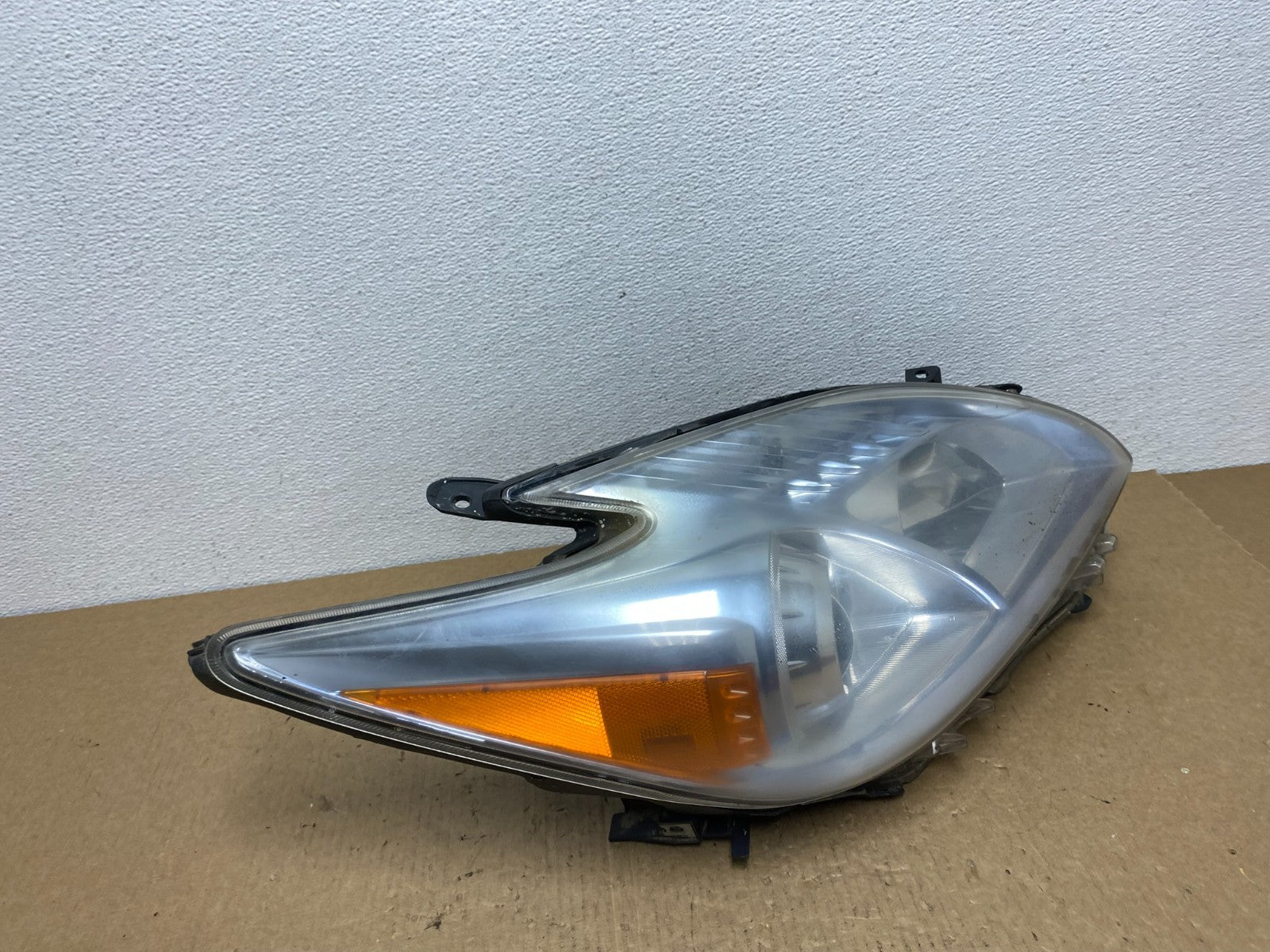 2010 - 2011 Toyota Prius Right Passenger Rh Halogen Headlight TYC AC1060 DW2