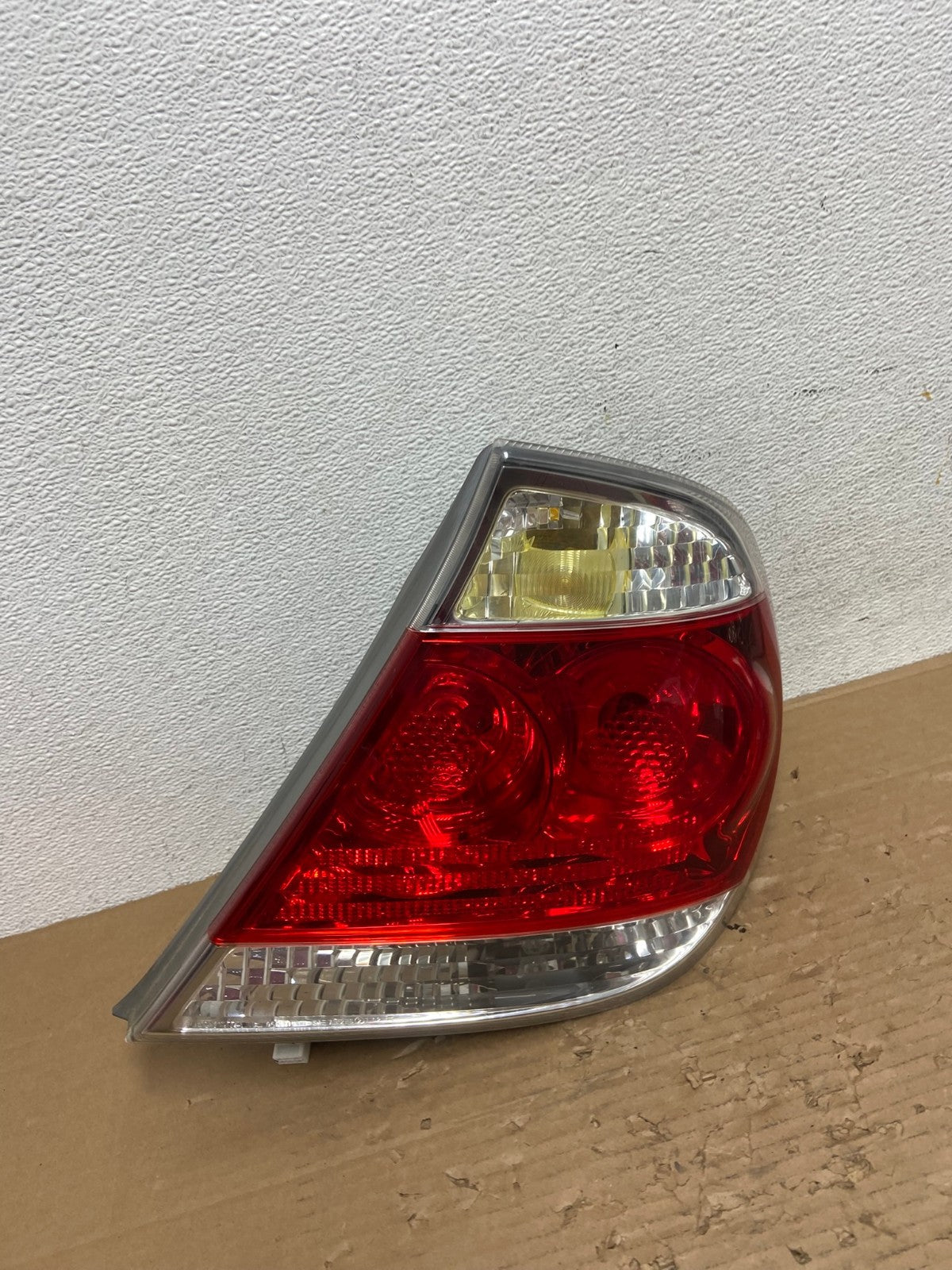 2005 to 2006 Toyota Camry Tail Light Right Passenger Side AD4318 LK2