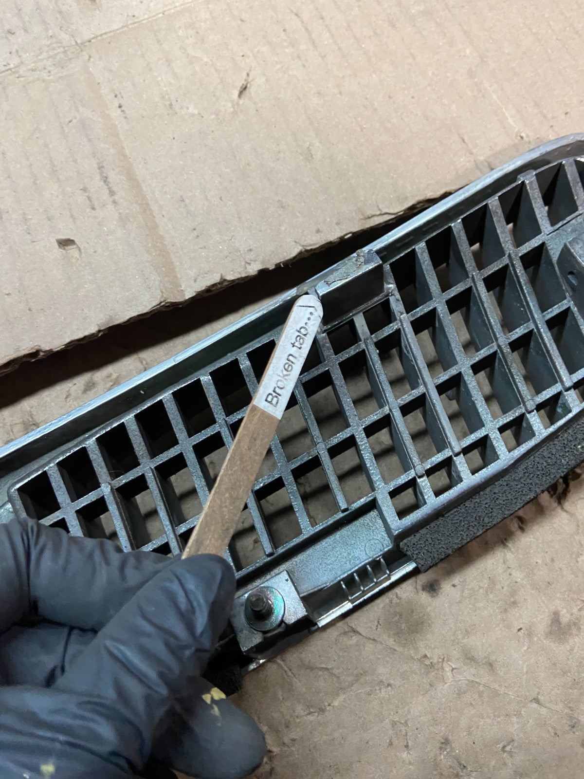 1999 Infiniti G20 Front Upper Grill Grille OEM X7901 DG9
