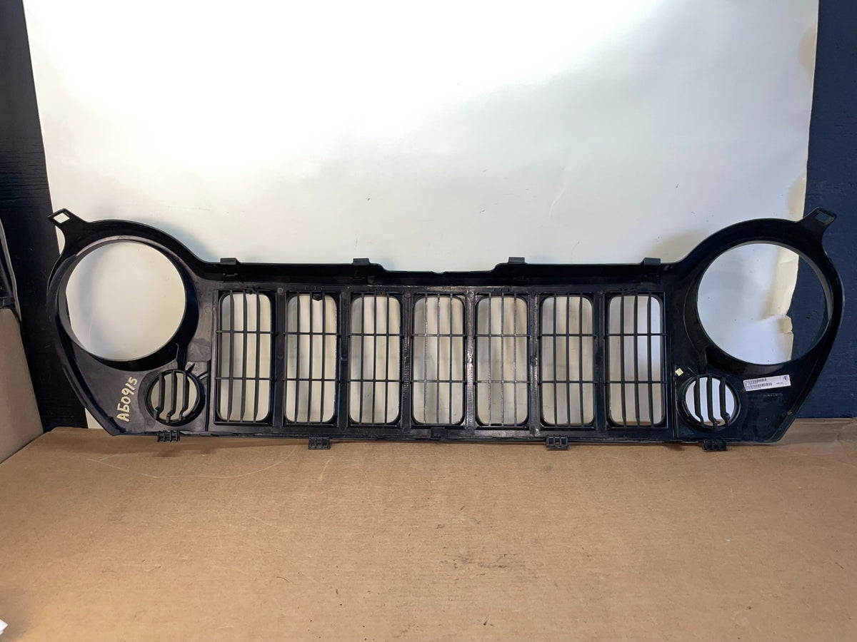 2005 to 2007 Jeep Liberty Front Upper Grill Grille AG0915 DG3