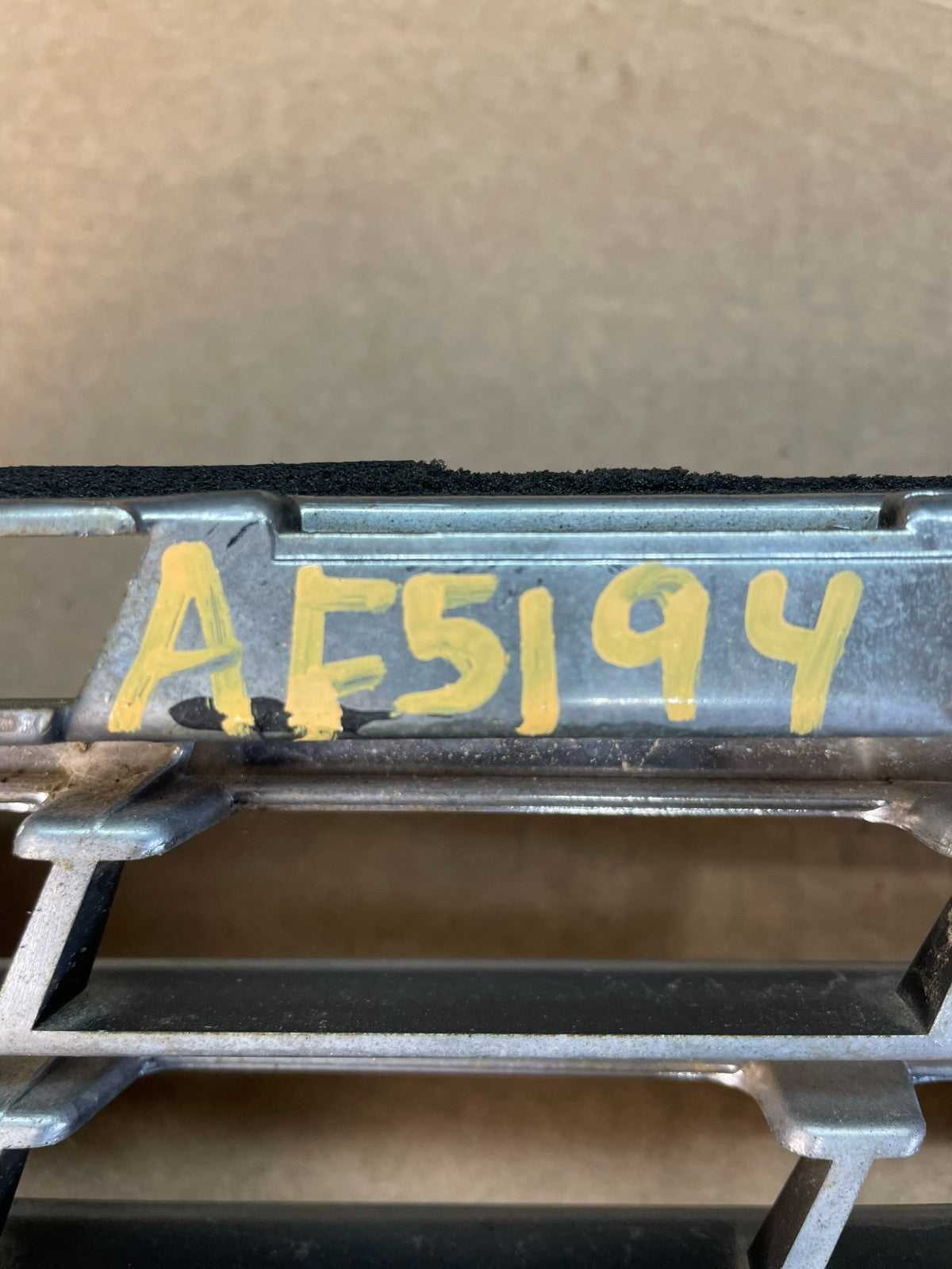 2002 2003 2004 Infiniti I35 Sedan Front Upper Grill Grille AF51947