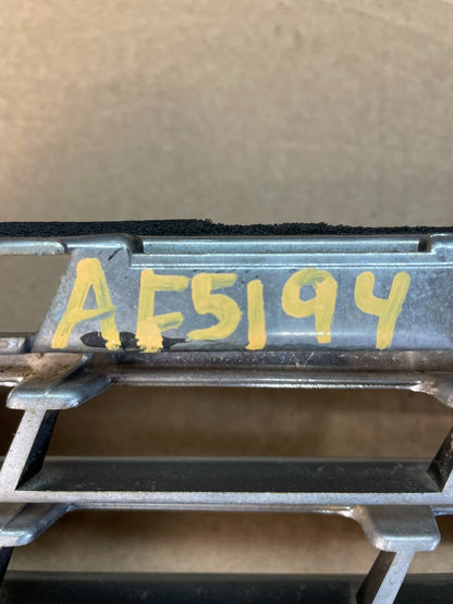 2002 2003 2004 Infiniti I35 Sedan Front Upper Grill Grille AF51947