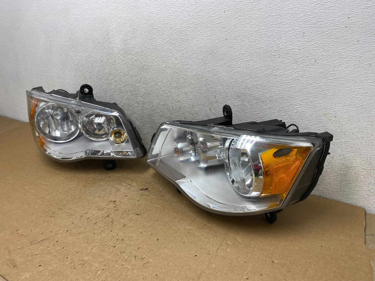 2008 to 2016 Chrysler Town and Country Left+Right Side Headlights AI3690 DW1