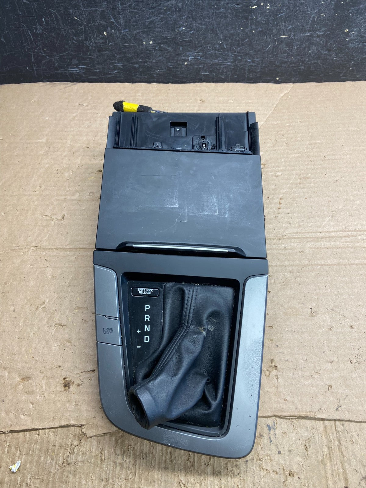 2017 - 2018 Hyundai Elantra Shifter Bezel Center Console Storage AF2260 DG0