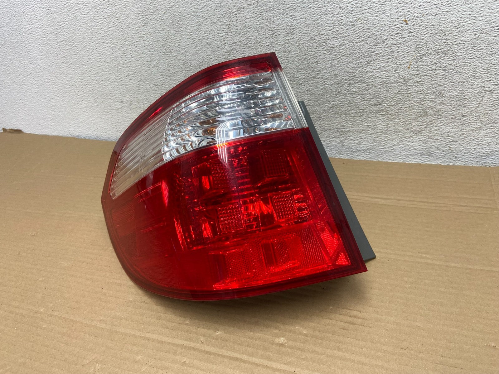 2005 2006 2007 Honda Odyssey Left Driver LH Side Tail Light AG8847 DW2
