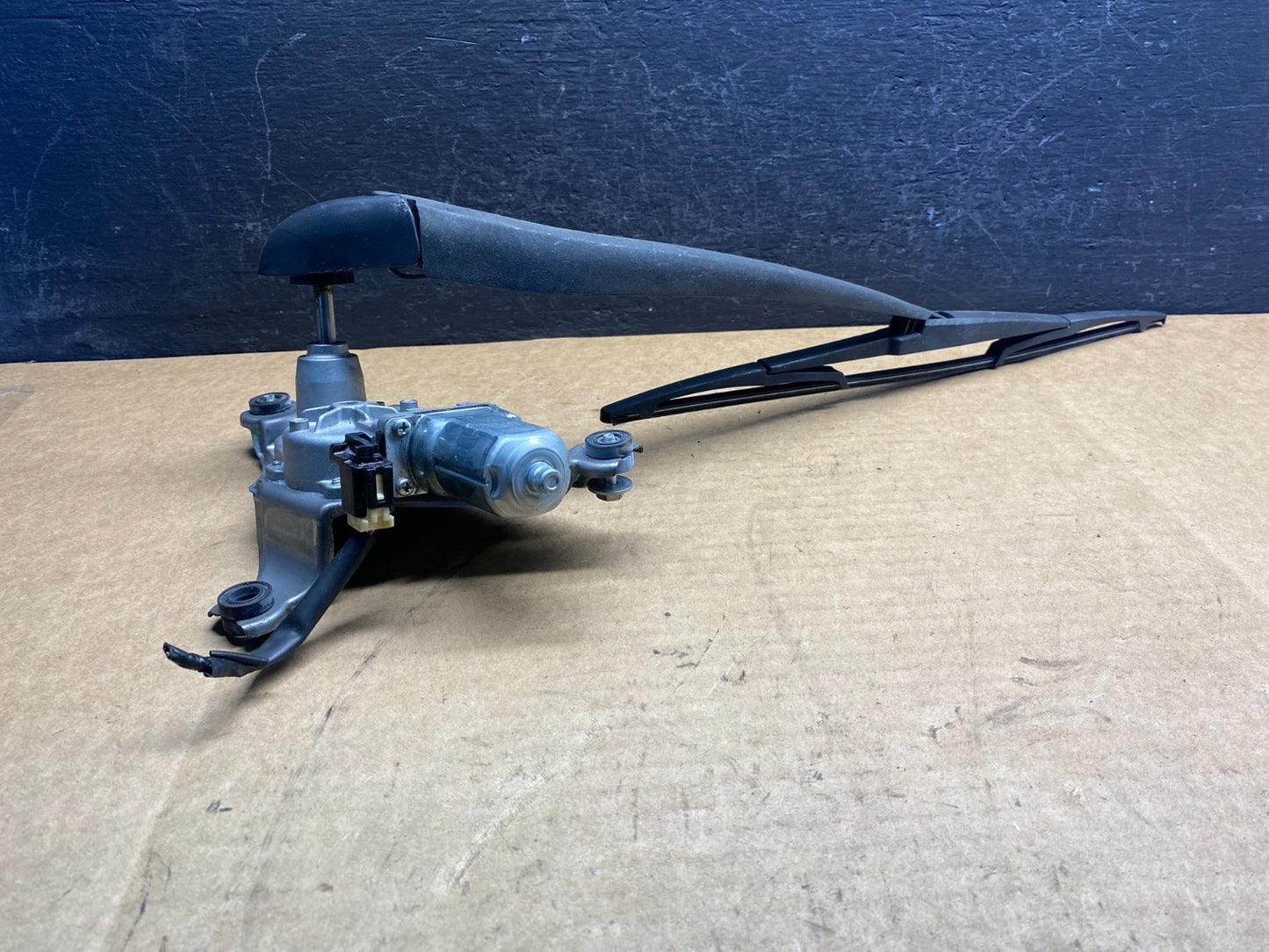2008 to 2015 Scion xB Rear Wiper Motor ad7534 DG1