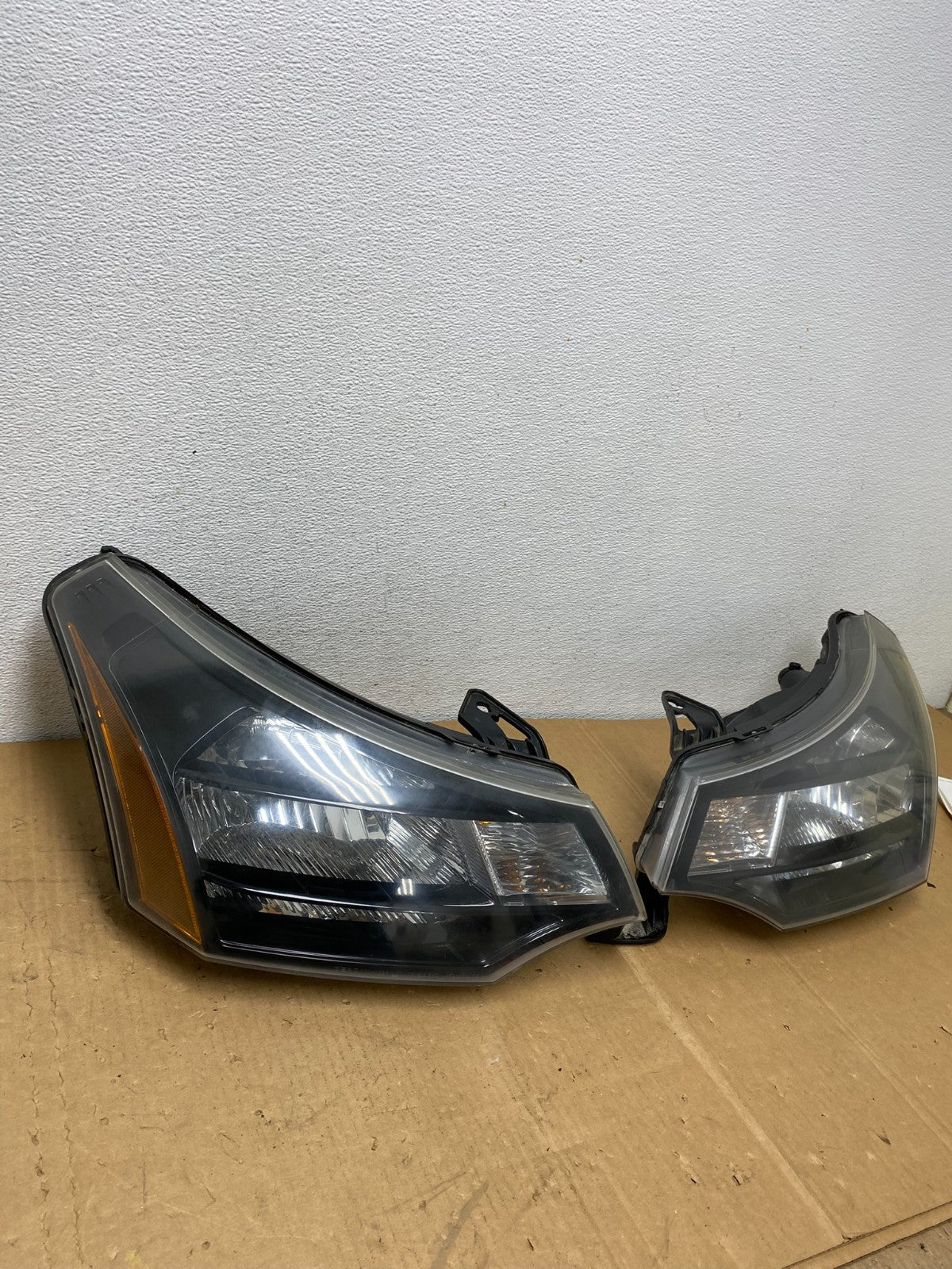 2008 2009 2010 2011 Ford Focus Left+Right Headlights Halogen DEPO AC8620 DW1