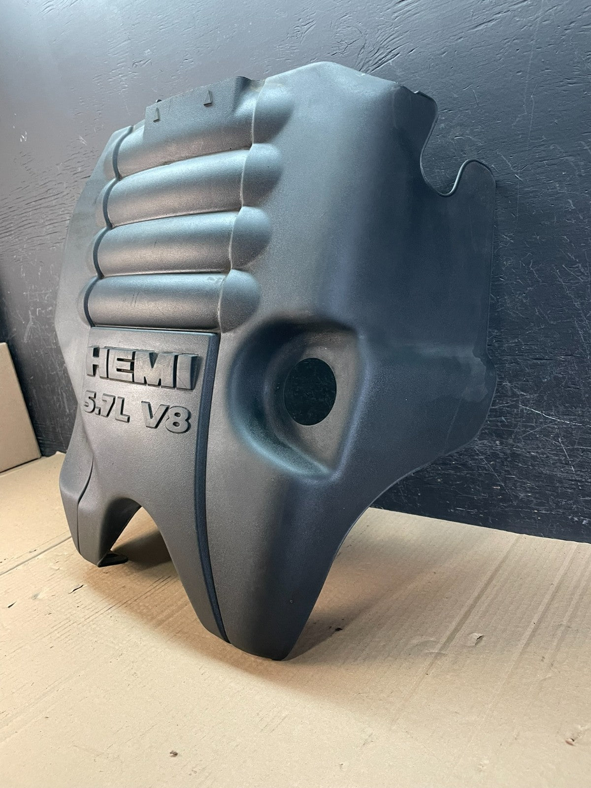2009 to 2014 Dodge Ram 1500 Hemi 5.7L Engine Motor Cover AD8626 DG1