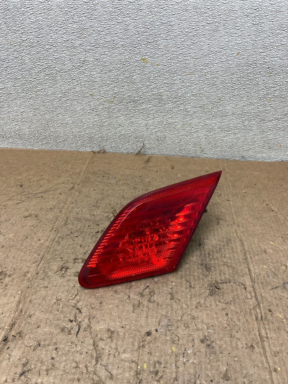 2003 to 2004 Toyota Avalon Right Passenger RH Inner Tail Light OEM AA43660