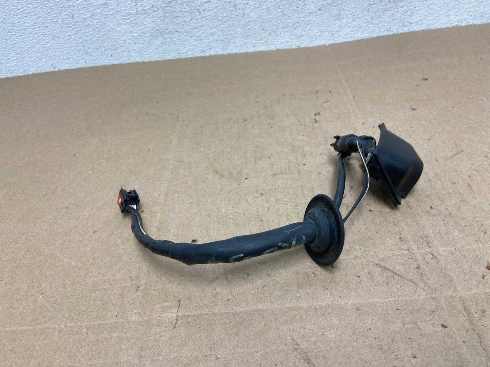 2011 to 2016 Chrysler Town & Country Rear Trunk Back View Camera AE5034 DG2