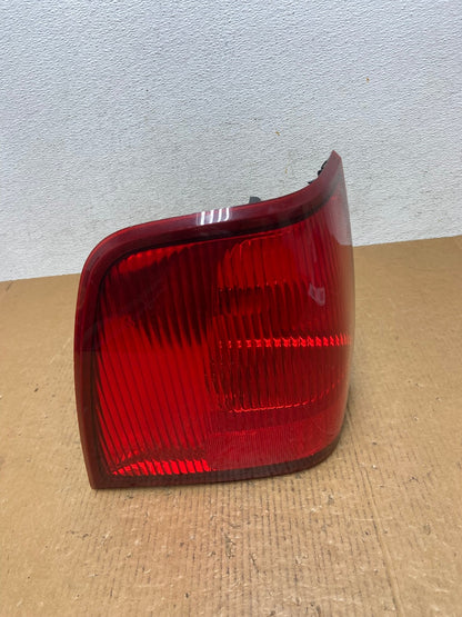 2003 to 2006 Lincoln Navigator Left Driver LH Side Tail Light AE0241 LK2
