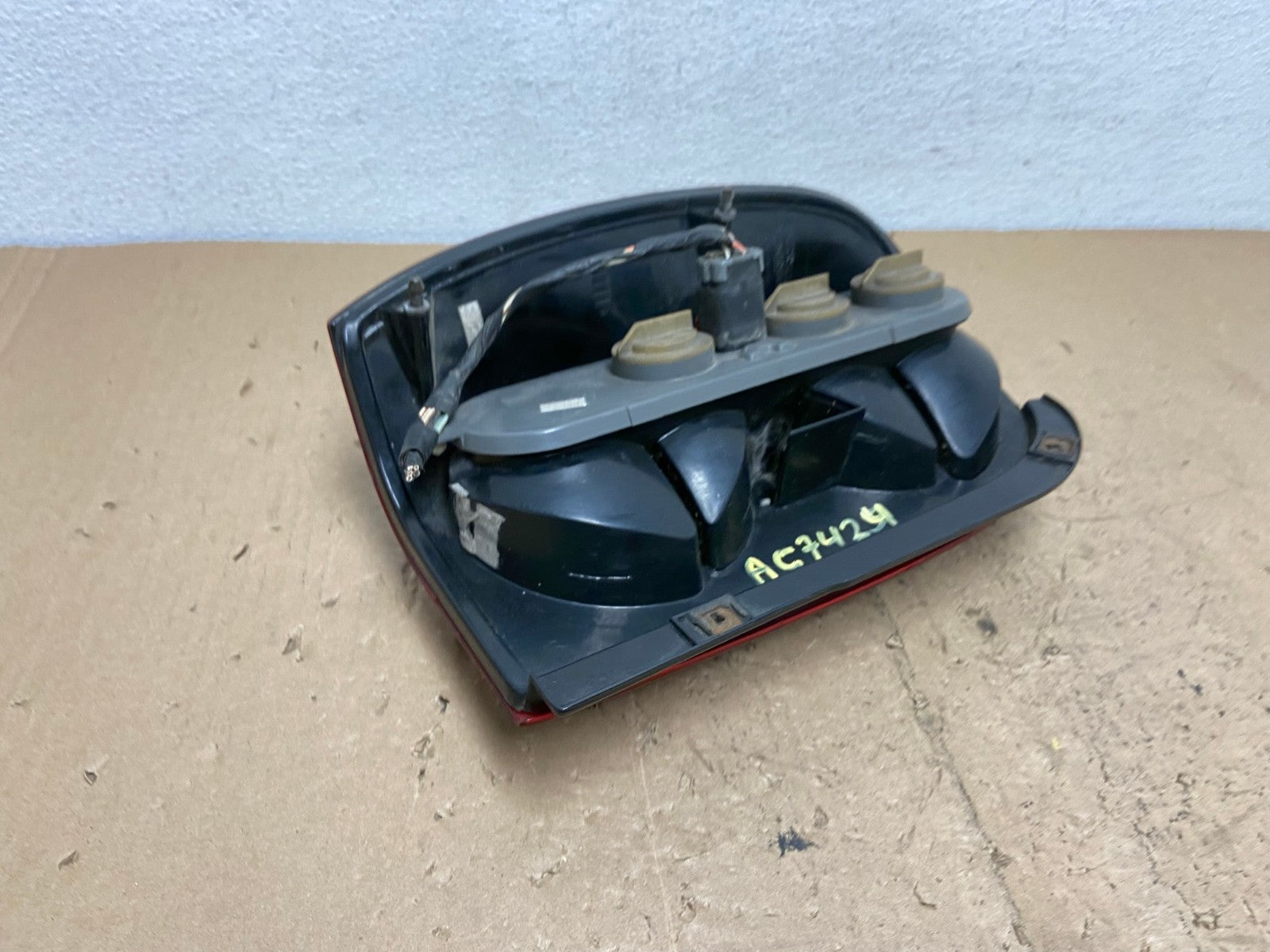 2005 2006 2007 Jeep Liberty Right Passenger Rh Side Tail Light AC7424 LK5