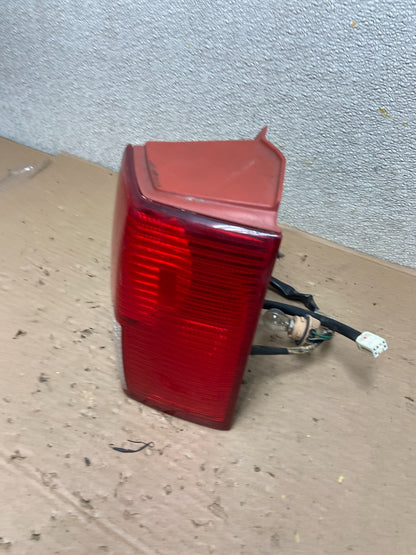 2004-2005 Mitsubishi Endeavor Right Passenger Rh Tail Light Oem AB0812 LK1
