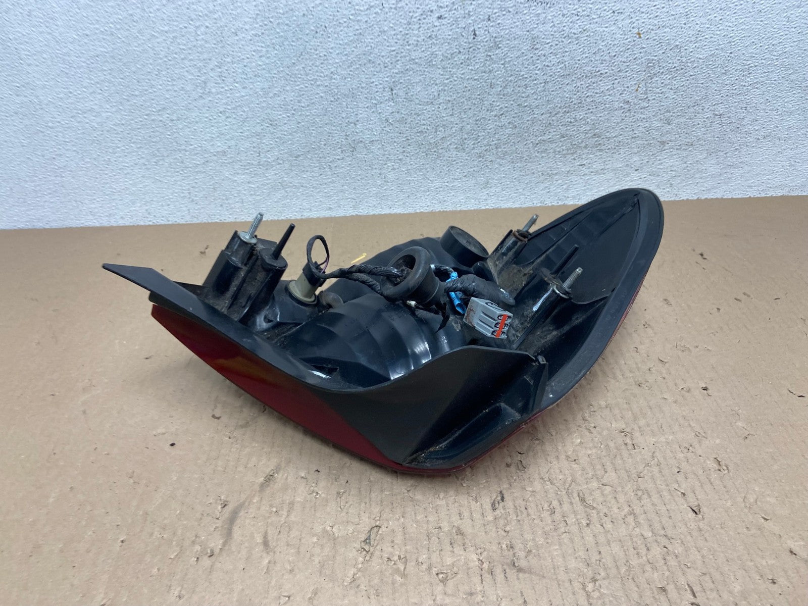 2000 to 2003 Ford Taurus Right Passenger Rh Side Tail Light AE8890 LK5