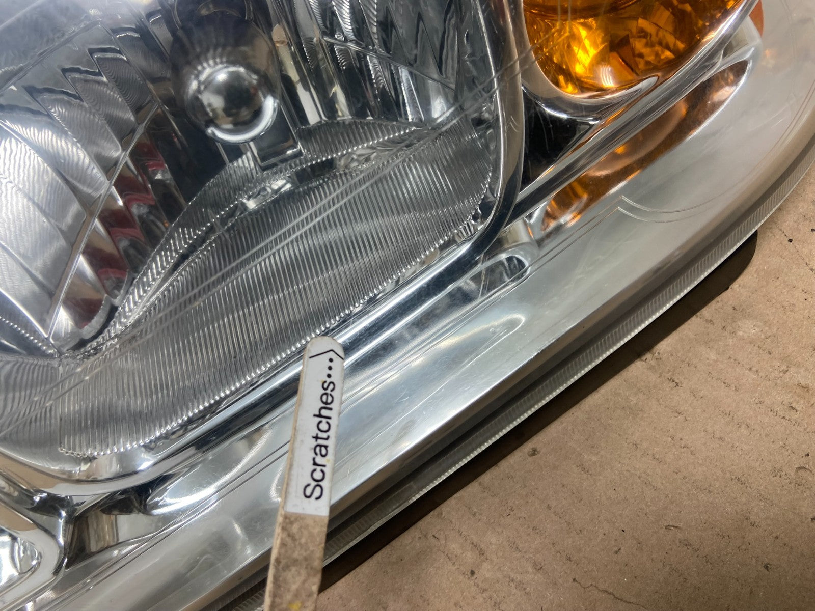 2006 to 2007 Saturn Vue Headlight Left Driver LH Side Halogen AB5037 DW3