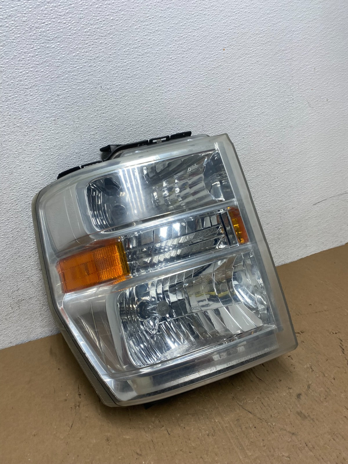 2008-2014 Ford Econoline E150 E250 E350 Right Passenger Headlight AD8072 DW2