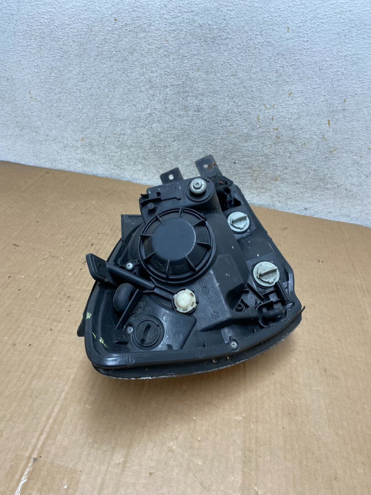 2005 to 2006 Kia Sportage Left Driver LH Halogen Headlight DEPO AI8753 DW8