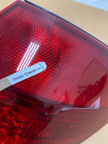 2004-2005 Toyota Sienna Right Passenger Rh Side Tail Light AD8857 DW4