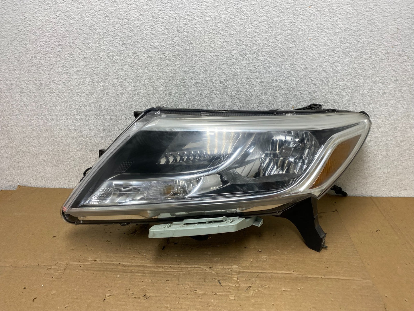 2013 to 2016 Nissan Pathfinder Left Driver LH Side Headlight Halogen AD4052 DW0