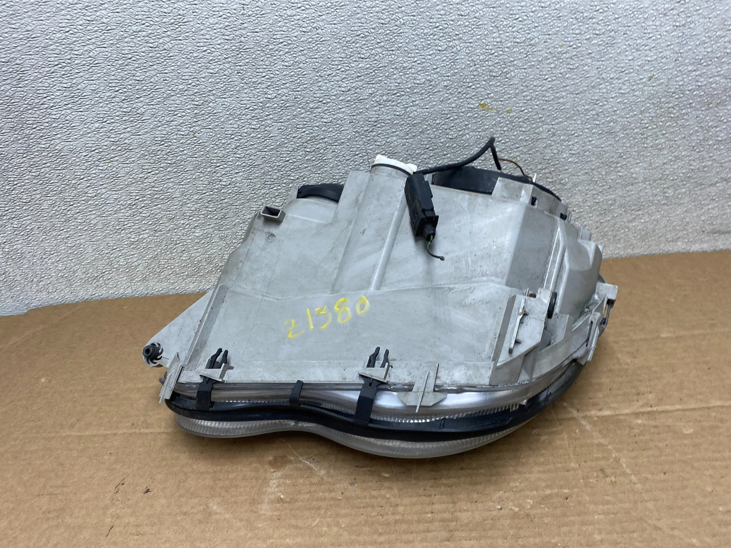 2001 - 2004 Mercedes-Benz C Class Halogen Right Passenger Headlight OEM Z1380 DW5