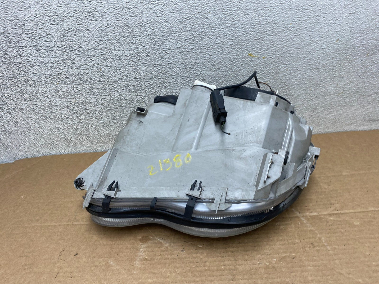 2001 - 2004 Mercedes-Benz C Class Halogen Right Passenger Headlight OEM Z1380 DW5