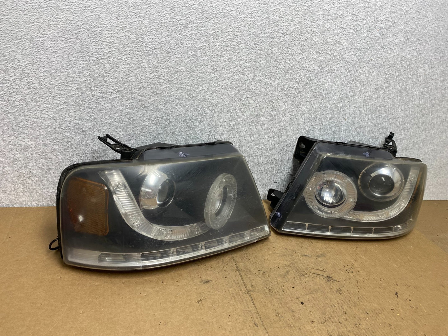 2004 to 2008 Ford F150 F-150 Left+Right Set Side LED Headlights AC3550 DG2