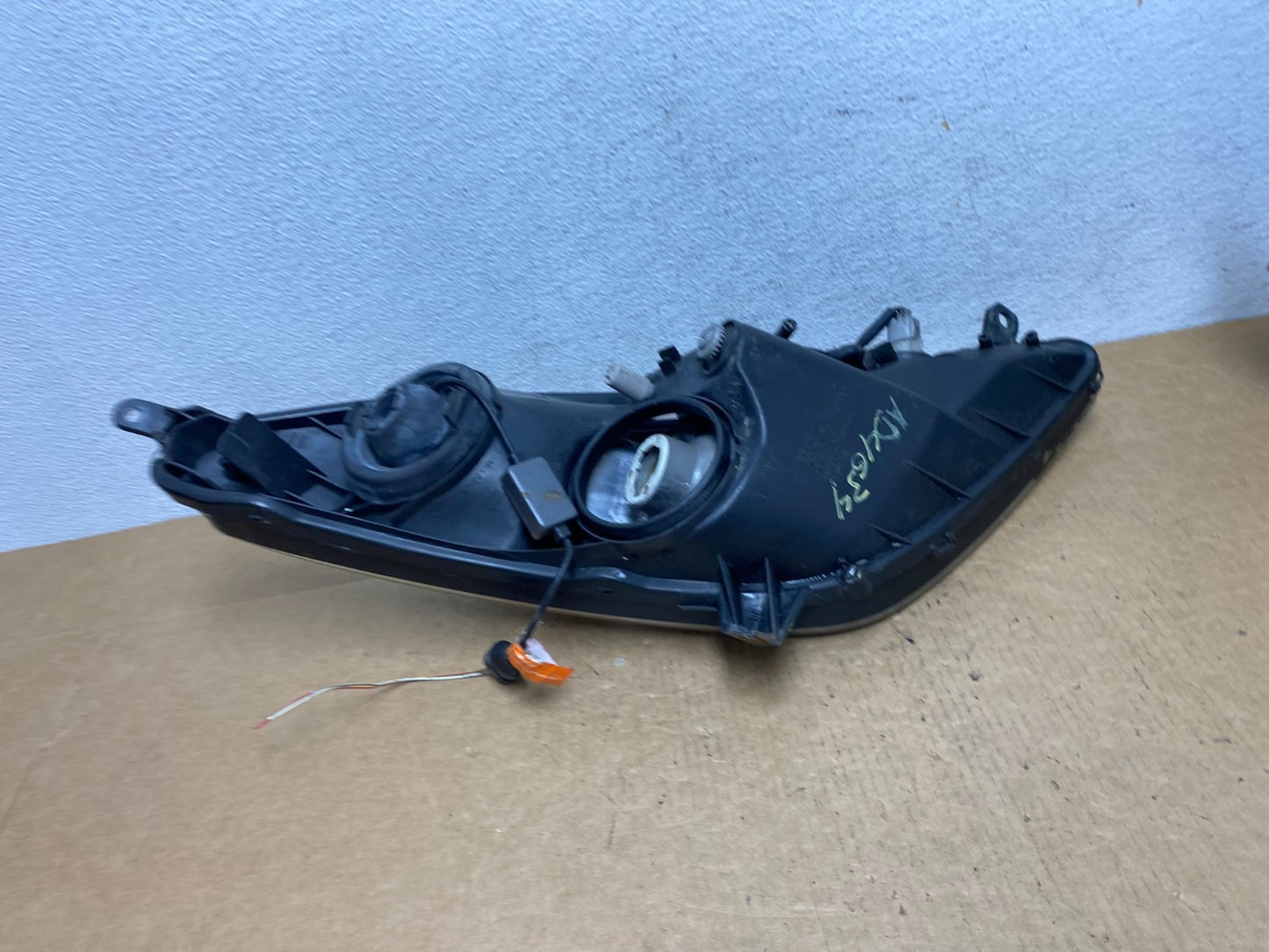 2000 to 2005 Toyota Celica Left Driver LH Halogen Headlight AD4634 DW8