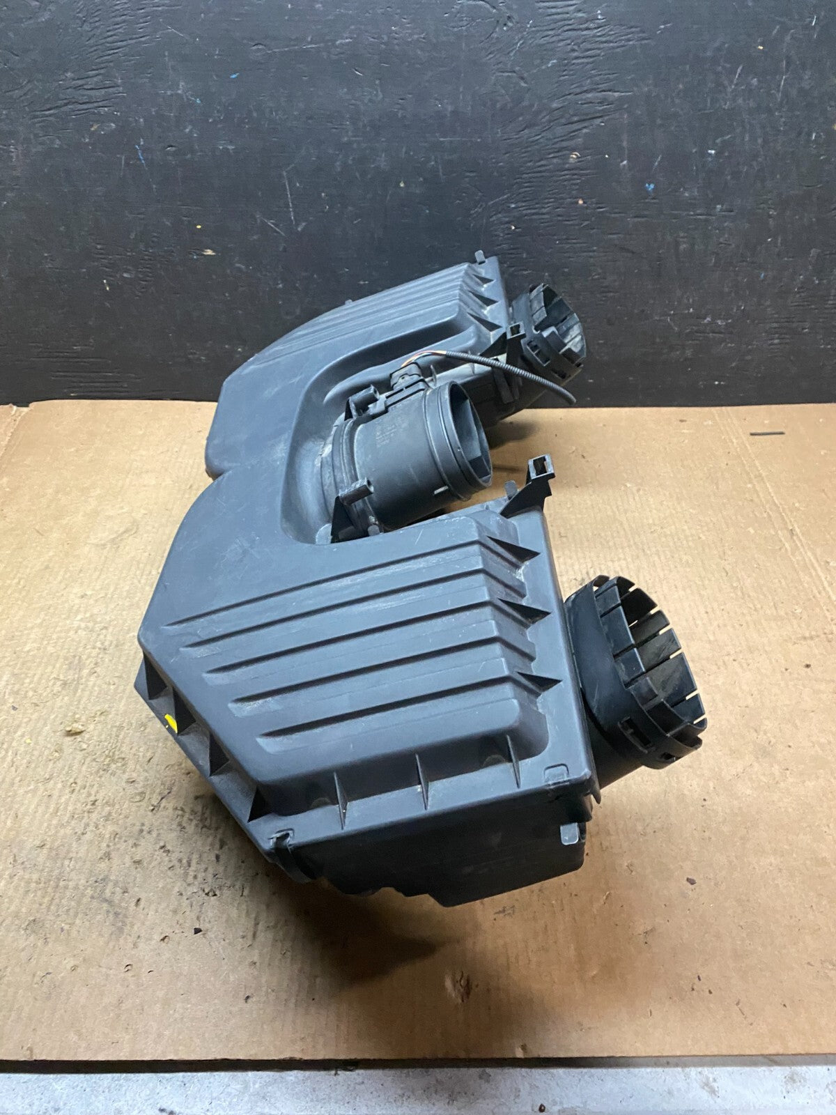 2007 to 2010 BMW E70 X5 N62 Air Intake Cleaner Filter 7548896 H6389 DG12