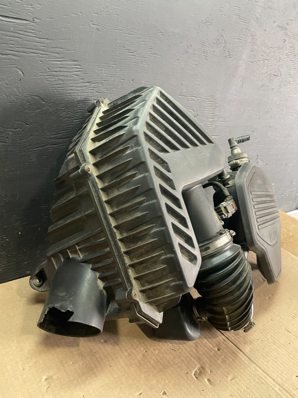 2017-2019 Cadillac XT5 3.6L Air Cleaner Housing Box OEM ab7842 DG1