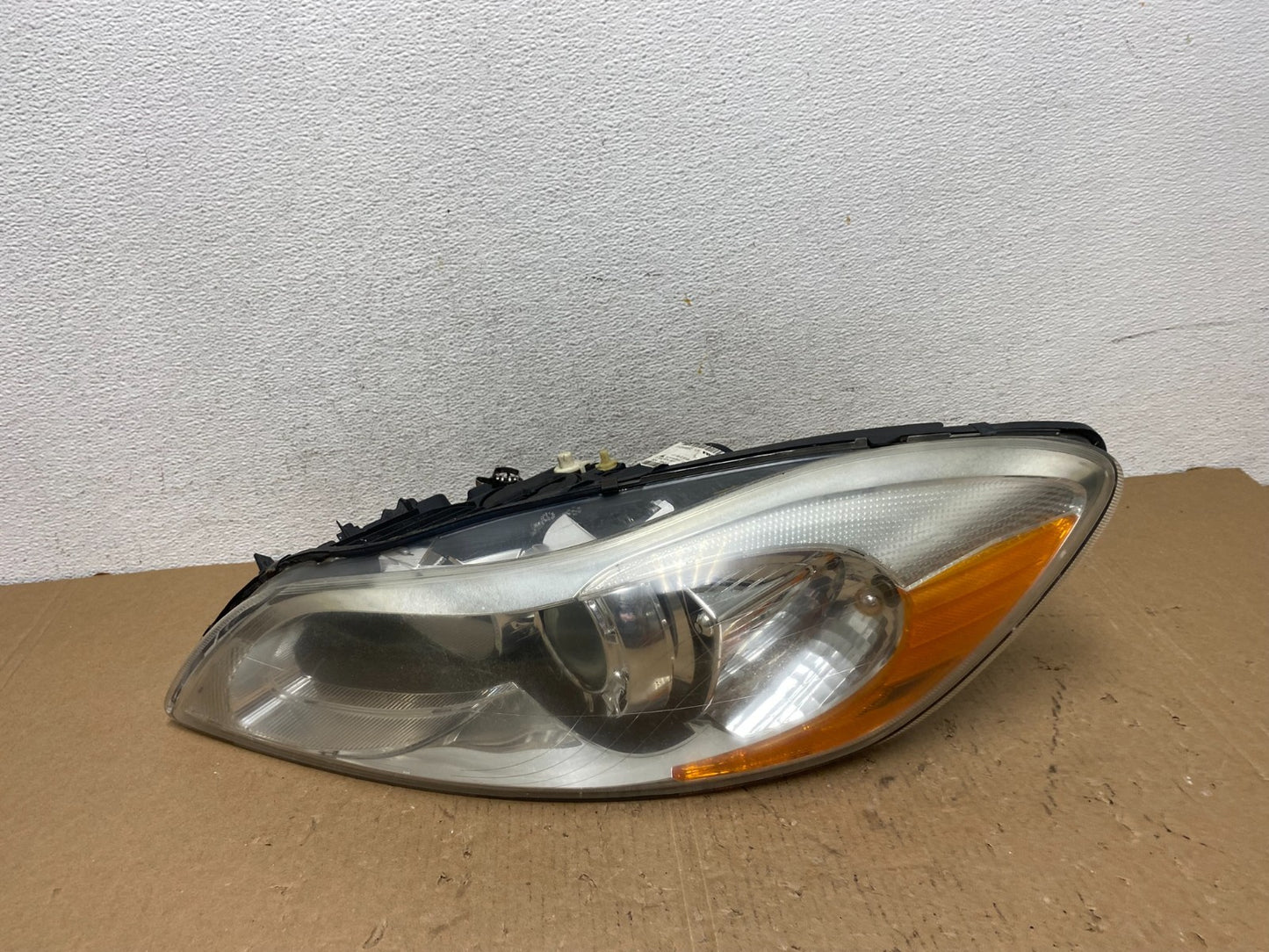 2011-2013 Volvo C30 Left Driver LH Side Halogen Headlight AD8068 DG0