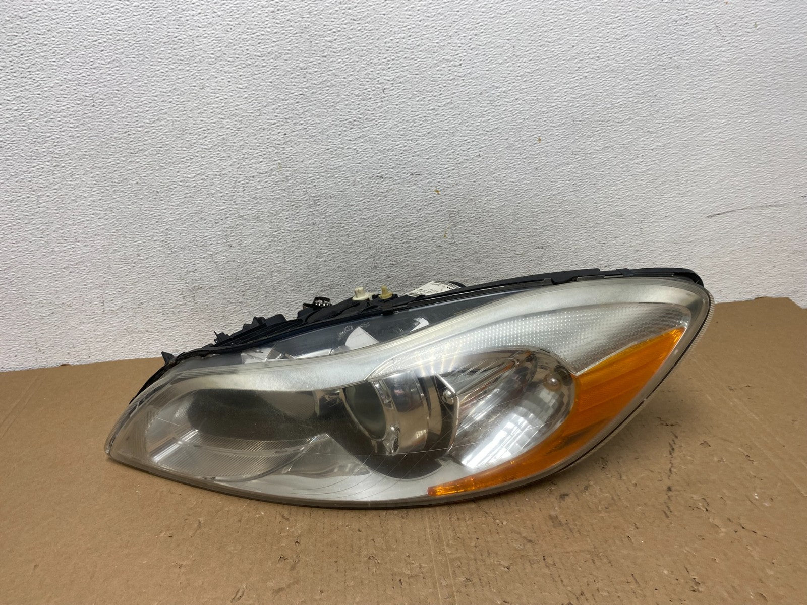 2011-2013 Volvo C30 Left Driver LH Side Halogen Headlight AD8068 DG0