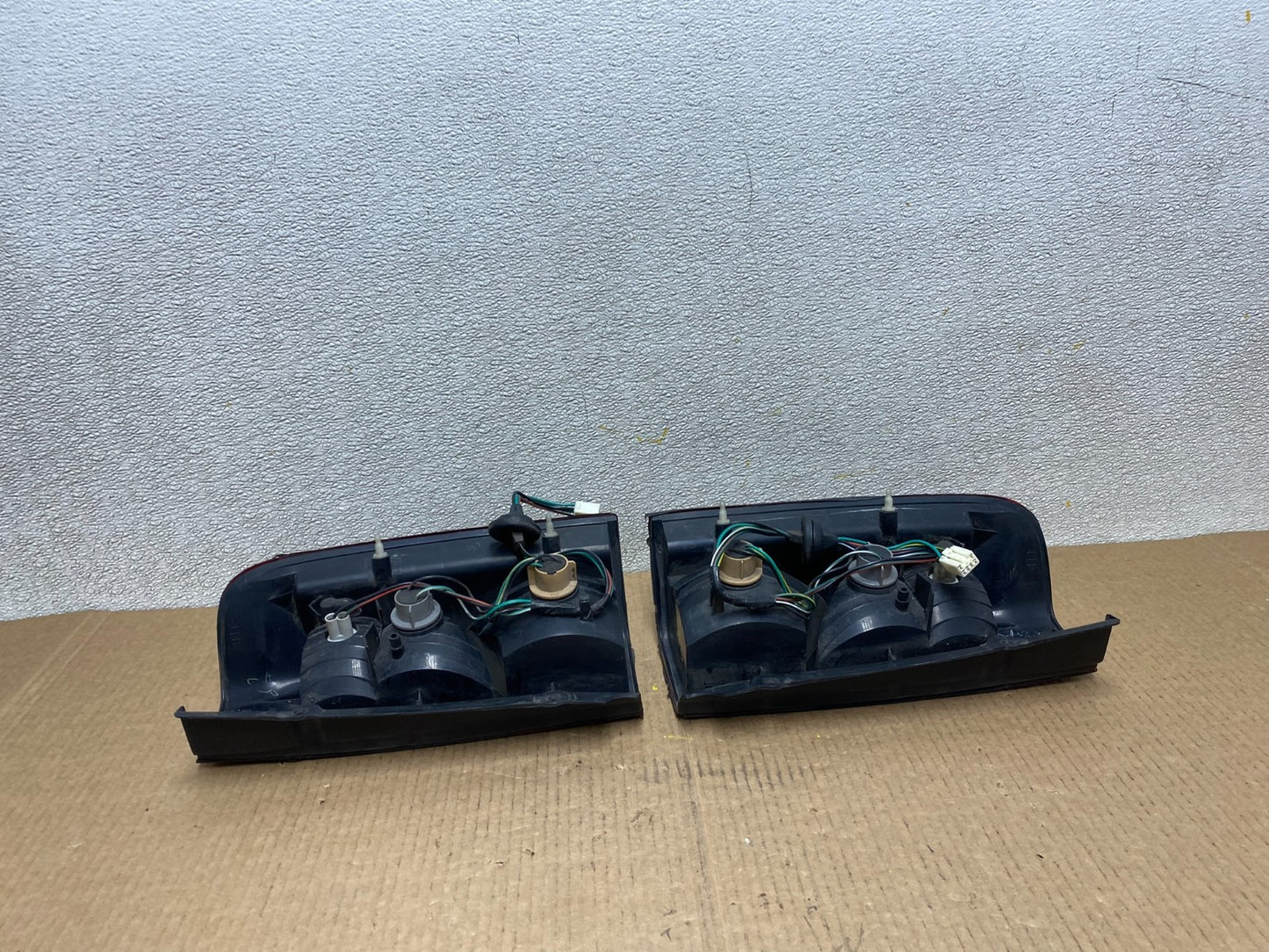 2002 2003 2004 Nissan Xterra Left+Right Side Tail Lights Oem W3865 DW8