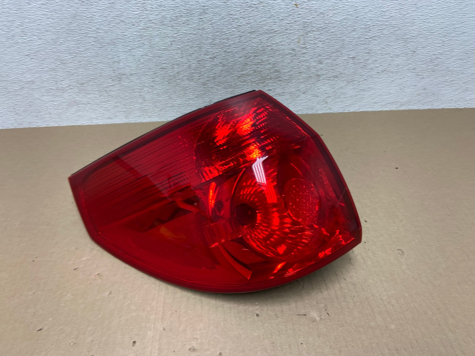 2006 to 2010 Toyota Sienna Left Driver LH Side Tail Light AE6976 LK0