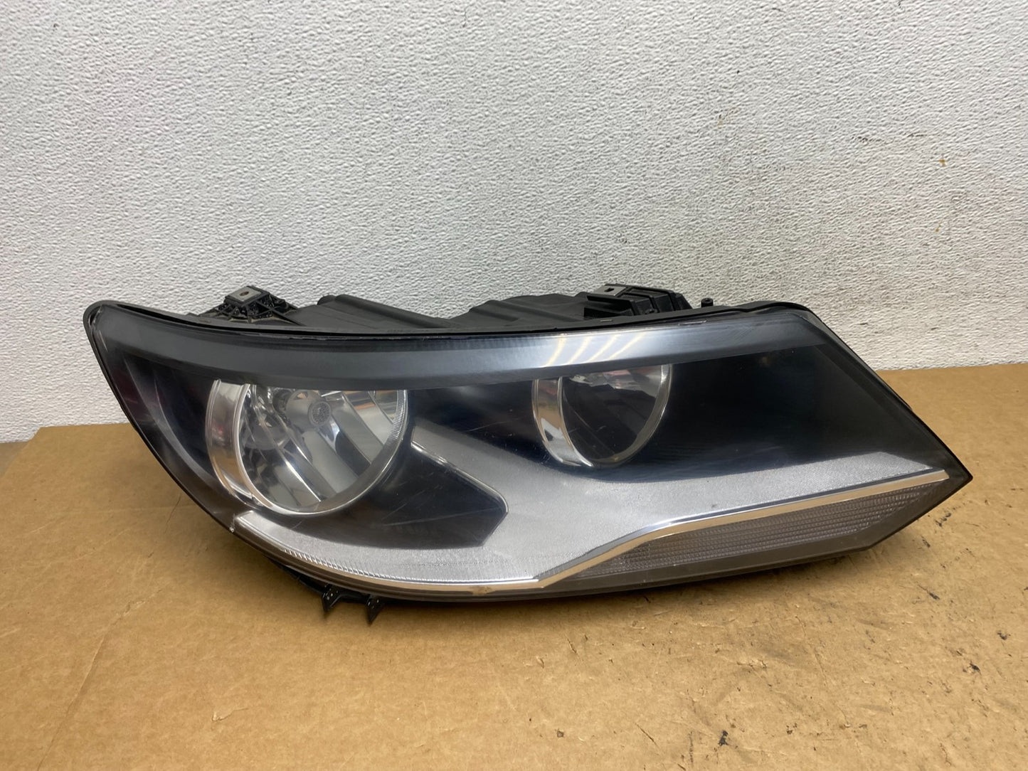 2012 to 2018 Volkswagen Tiguan Right Passenger RH Halogen Headlight AD5235 DW0