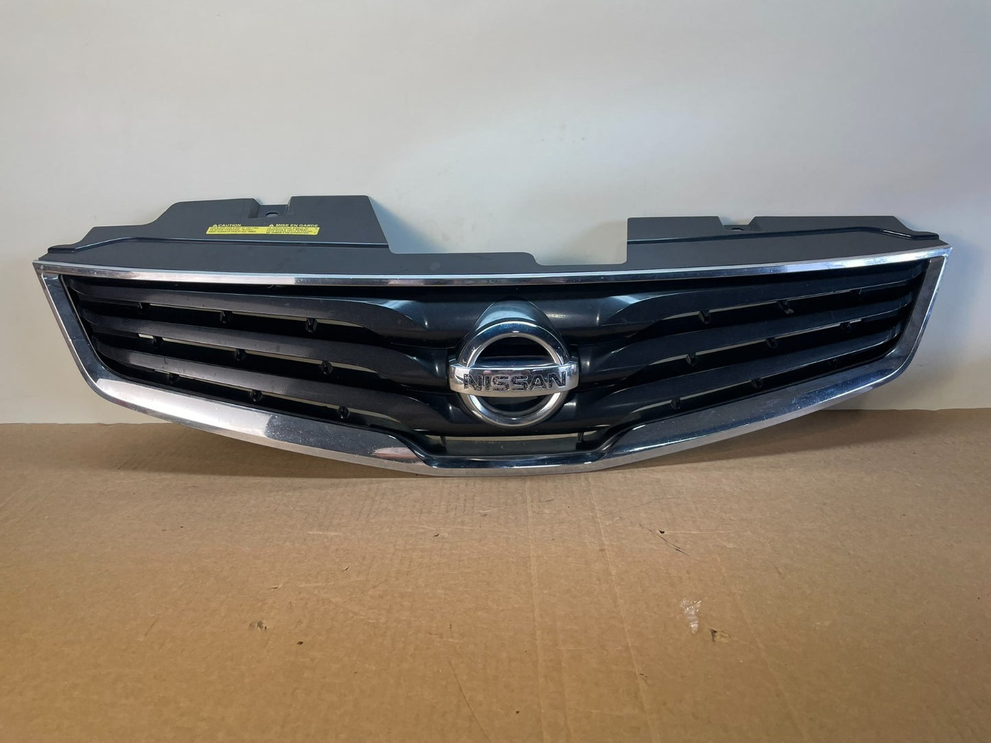 2010 to 2012 Nissan Sentra Front Upper Grill Grille AH0011 DG0