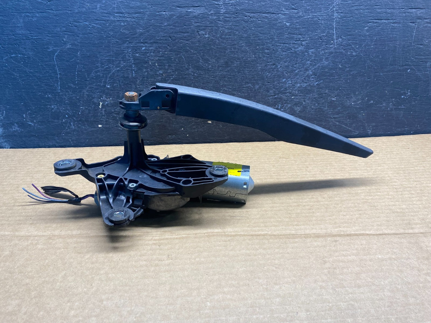 2011 to 2019 Ford Explorer Rear Windshield Wiper Motor AF6721 DG1