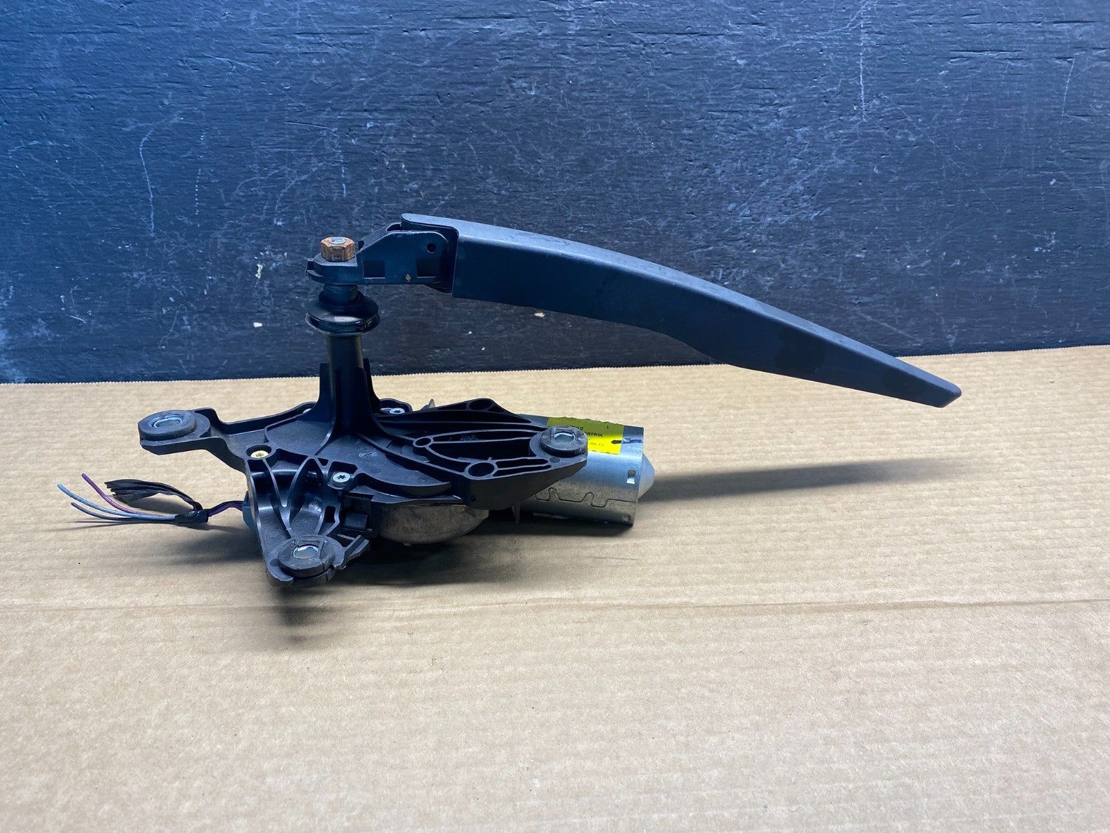 2011 to 2019 Ford Explorer Rear Windshield Wiper Motor AF6721 DG1