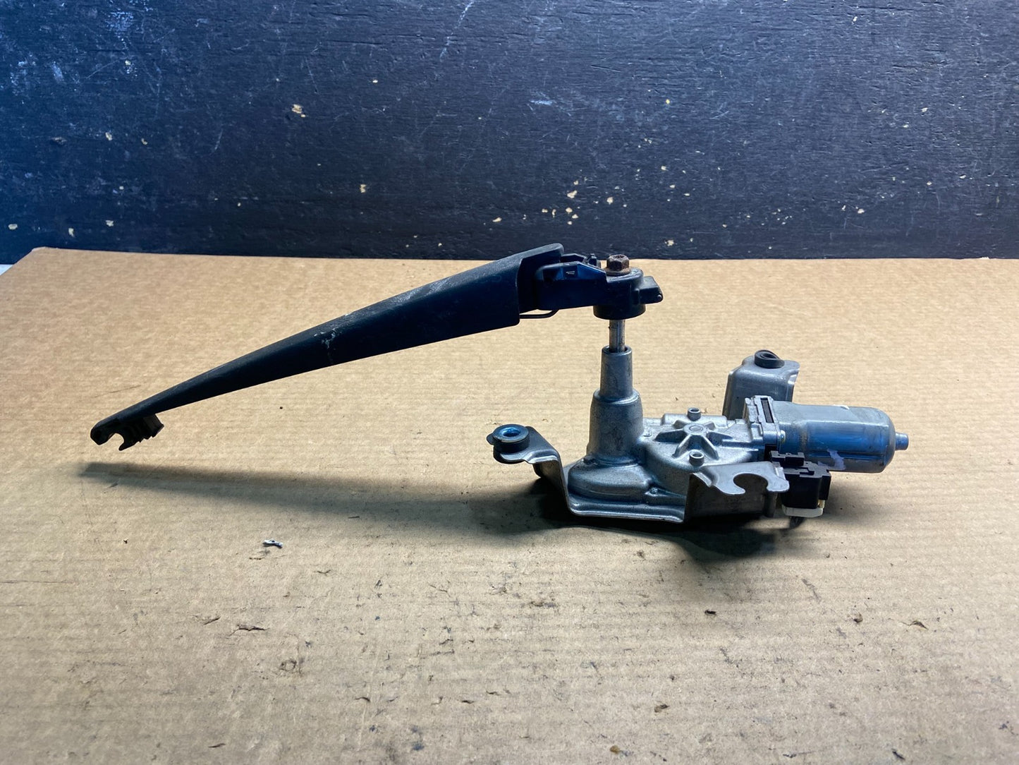 2014-2021 Dodge Durango  Tailgate Back Door Rear Wiper Motor Wiper AA0681 DG1