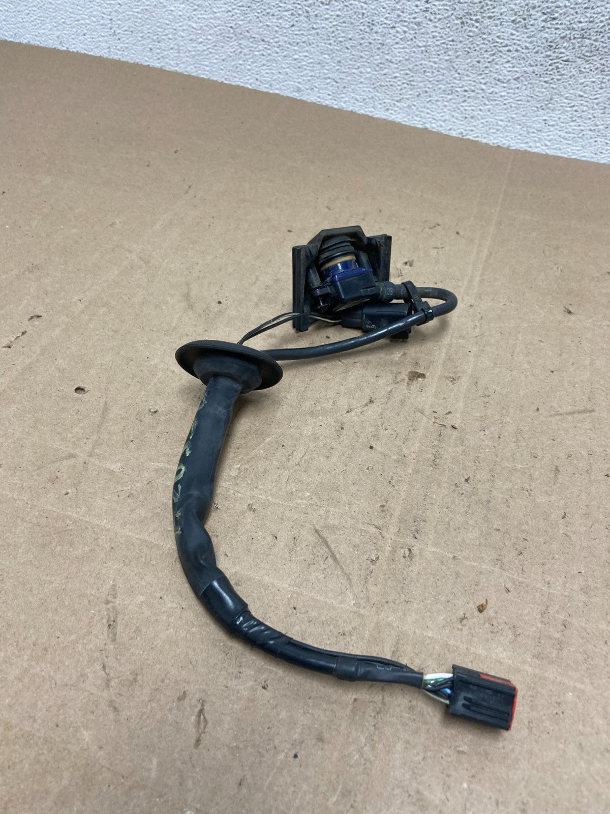2011 to 2016 Chrysler Town & Country Rear Trunk Back View Camera AE5034 DG5