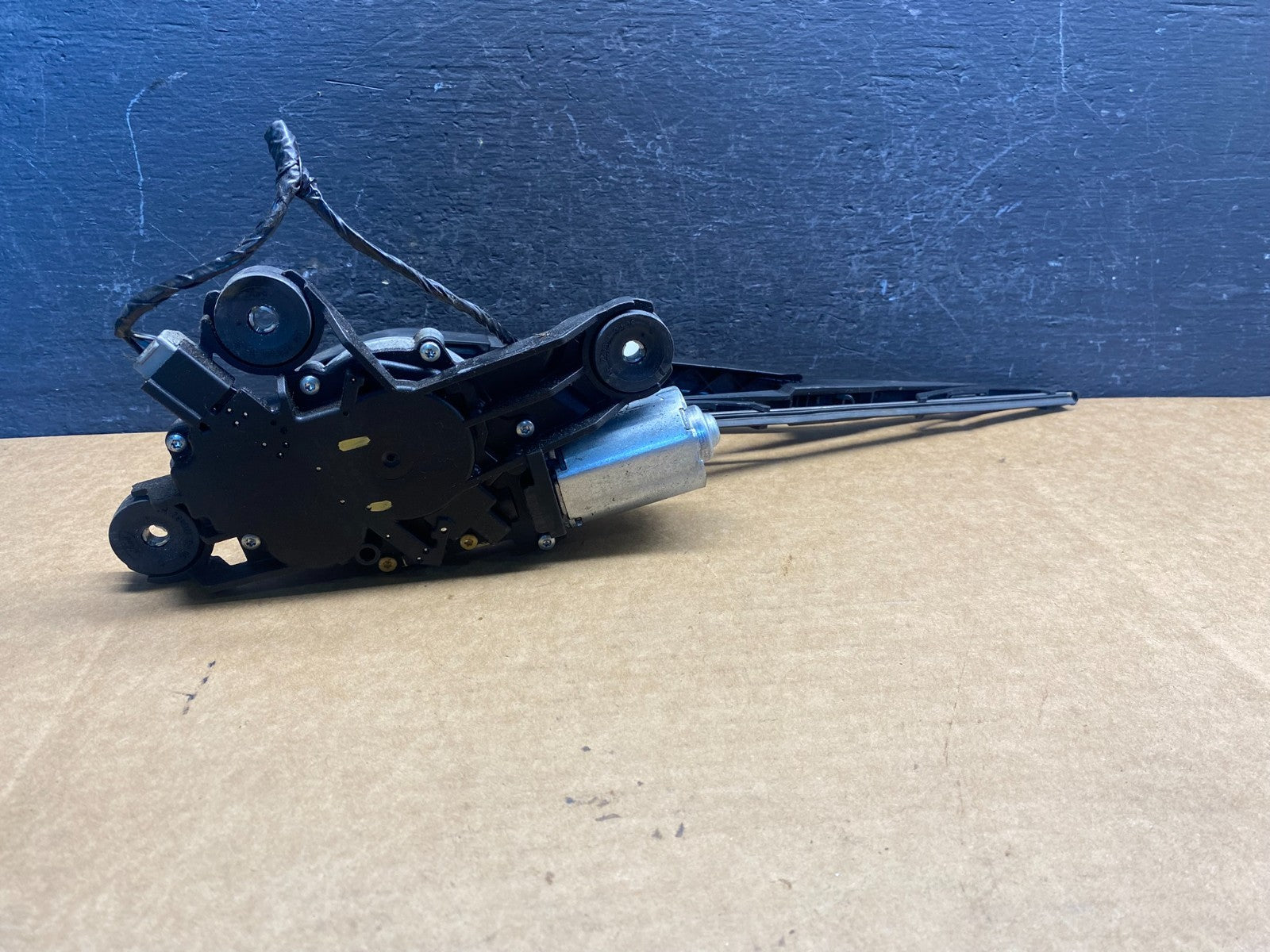 2012 to 2014 Ford Focus Rear Windshield Wiper Motor BV61-17K441-AA AD7466 DG5
