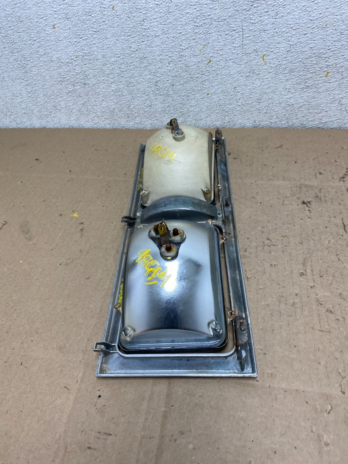 1980 to 1989 Lincoln Town Car Left Or Right HeadLight E0VB-130520-AH N39606
